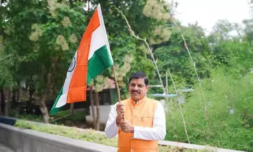 मुख्यमंत्री डॉ. यादव ने हर घर तिरंगा अभियान में मुख्यमंत्री निवास पर फहराया तिरंगा मुख्यमंत्री डॉ. यादव ने हर घर तिरंगा अभियान में मुख्यमंत्री निवास पर फहराया तिरंगा