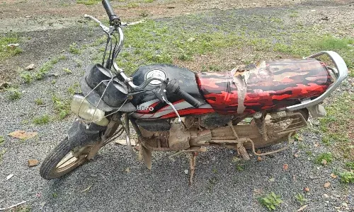 गुनौर पुलिस की तत्परता से चौबीस घण्टे में चोरी गई मोटरसाइकिल हुई बरामद गुनौर पुलिस की तत्परता से चौबीस घण्टे में चोरी गई मोटरसाइकिल हुई बरामद