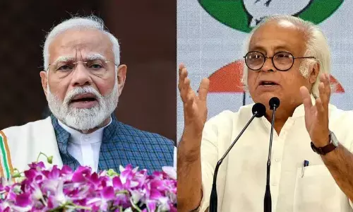 उन्हें संघ प्रमुख की कृपा चाहिए, ताकि 75 के बाद भी बने रहें पीएम, लाल किले से प्रधानमंत्री मोदी ने की RSS की तारीफ, तो भड़की कांग्रेस