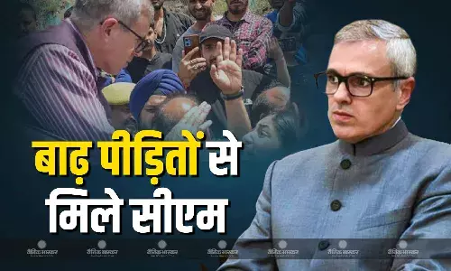 चसोती गांव में आई बाढ़ से प्रभावित परिवारों से मिले सीएम उमर अब्दुल्ला, अब तक 60 शव बरामद, कई लापता, रेस्क्यू जारी