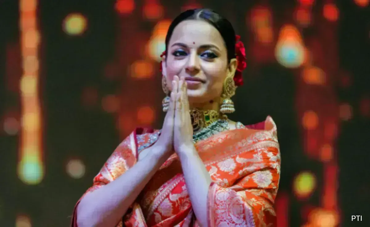 कंगना रनौत ने किए शनि दर्शन, चौथरा जाकर तेल चढ़ाया कंगना रनौत ने किए शनि दर्शन, चौथरा जाकर तेल चढ़ाया
