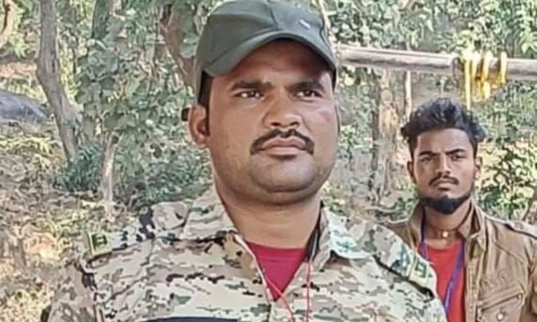 अमरपाटन थाने के हेड कांस्टेबल ने की खुदकुशी, रामनगर के सरकारी आवास में फंदे पर लटकती मिली लाश अमरपाटन थाने के हेड कांस्टेबल ने की खुदकुशी, रामनगर के सरकारी आवास में फंदे पर लटकती मिली लाश