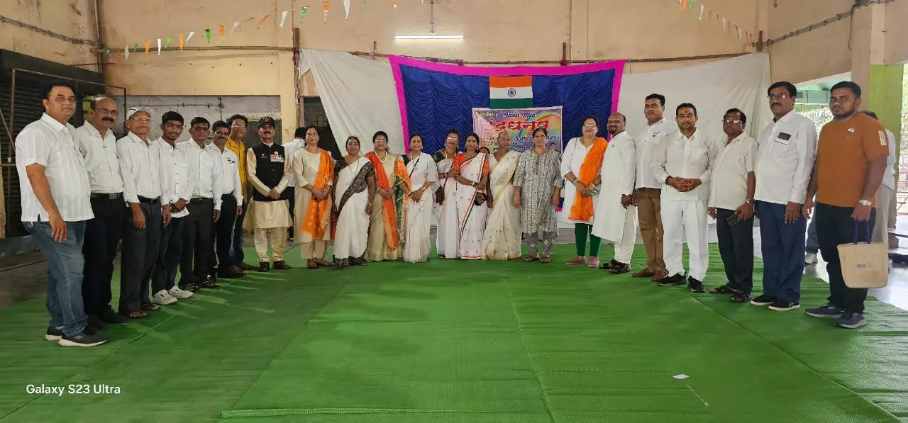 देशभक्ति गीतों से मां भारती को वंदन, इंद्रधनुष कार्यक्रम से एकता का संदेश देशभक्ति गीतों से मां भारती को वंदन, इंद्रधनुष कार्यक्रम से एकता का संदेश