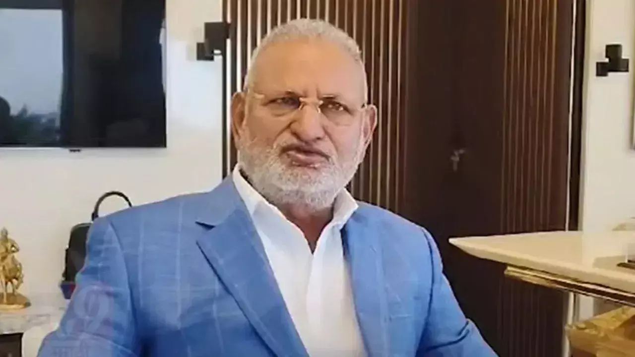 मंत्री माणिकराव कोकाटे का रमी खेलने पर फिर विवादित बयान, कहा रात गई बात गई मंत्री माणिकराव कोकाटे का रमी खेलने पर फिर विवादित बयान, कहा रात गई बात गई