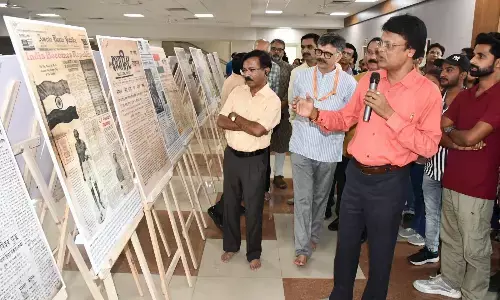 फ्रंट पेज पर अनूठा शो- सौ साल, सौ सुर्खियां, दुर्लभ कवरेज में ताज़ा हो उठा मीडिया का इतिहास फ्रंट पेज पर अनूठा शो- सौ साल, सौ सुर्खियां, दुर्लभ कवरेज में ताज़ा हो उठा मीडिया का इतिहास