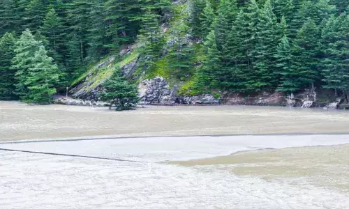 जम्मू-कश्मीर के कठुआ में बारिश ने मचाया कहर, बादल फटने से 4 लोगों की मौत, मलबे में बहे घर जम्मू-कश्मीर के कठुआ में बारिश ने मचाया कहर, बादल फटने से 4 लोगों की मौत, मलबे में बहे घर