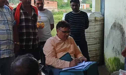 दूध डेयरी में खाद्य सुरक्षा और राजस्व विभाग का छापा, जांच के लिए लिए गए मिल्क पाउडर के नमूने, दुकान हुई शील्ड दूध डेयरी में खाद्य सुरक्षा और राजस्व विभाग का छापा, जांच के लिए लिए गए मिल्क पाउडर के नमूने, दुकान हुई शील्ड