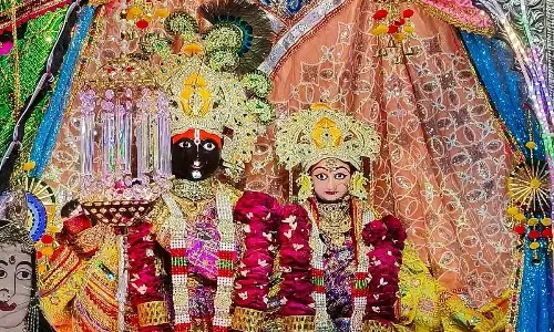 पन्ना में धूमधाम से मनीं जन्माष्टमीं, श्री जुगल किशोर जी मंदिर में दर्शन के लिये लगी श्रृद्धालुओं की कतारें पन्ना में धूमधाम से मनीं जन्माष्टमीं, श्री जुगल किशोर जी मंदिर में दर्शन के लिये लगी श्रृद्धालुओं की कतारें