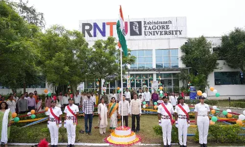 रबीन्द्रनाथ टैगोर विश्वविद्यालय में धूमधाम से मनाया गया 79वां स्वतंत्रता दिवस रबीन्द्रनाथ टैगोर विश्वविद्यालय में धूमधाम से मनाया गया 79वां स्वतंत्रता दिवस