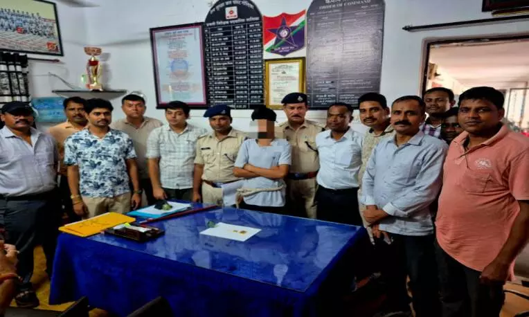 27 लाख का सोने ले फरार आरोपी ट्रेन में धराया, आरपीएफ की बड़ी कार्रवाई 27 लाख का सोने ले फरार आरोपी ट्रेन में धराया, आरपीएफ की बड़ी कार्रवाई