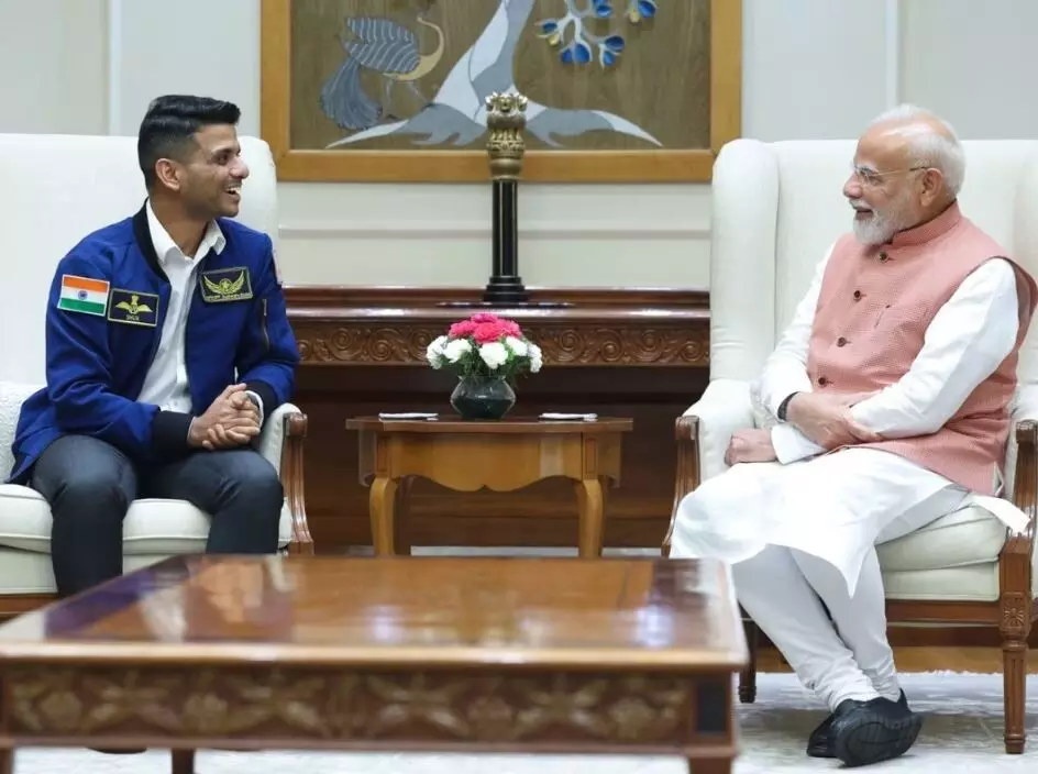 PM मोदी ने अंतरिक्ष यात्री शुभांशु शुक्ला से की मुलाकात, देखें वीडियो PM मोदी ने अंतरिक्ष यात्री शुभांशु शुक्ला से की मुलाकात, देखें वीडियो