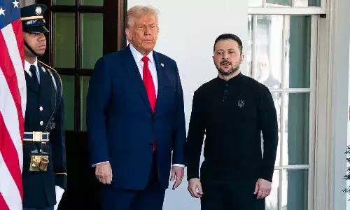 यूक्रेनी राष्ट्रपति जेलेंस्की पहुंचे व्हाइट हाउस.. ट्रंप ने किया जोरदार स्वागत.. कुछ ही देर में शुरू होगी बैठक यूक्रेनी राष्ट्रपति जेलेंस्की पहुंचे व्हाइट हाउस.. ट्रंप ने किया जोरदार स्वागत.. कुछ ही देर में शुरू होगी बैठक