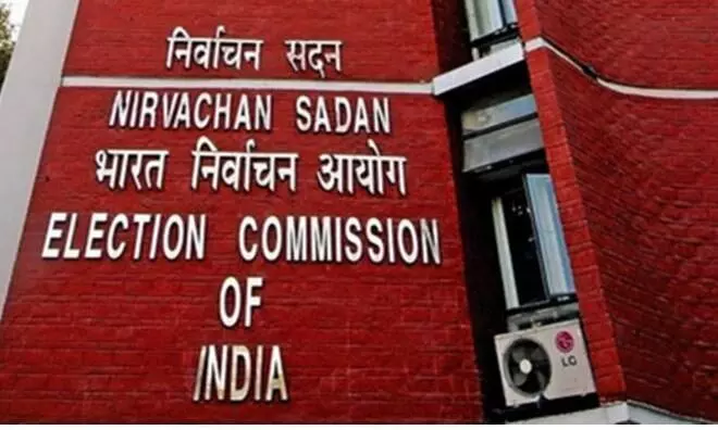 चुनाव आयोग पर विपक्षी दलों ने साधा निशाना, चंद्रशेखर आजाद समेत कई नेताओं ने सीईसी पर लगाया आरोप चुनाव आयोग पर विपक्षी दलों ने साधा निशाना, चंद्रशेखर आजाद समेत कई नेताओं ने सीईसी पर लगाया आरोप