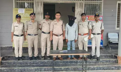 देशी कट्टा व कारतूस के साथ आरोपी गिरफ्तार देशी कट्टा व कारतूस के साथ आरोपी गिरफ्तार