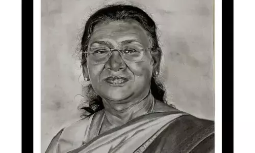 महामहिम को महापौर ने दिया पातालकोट आने का न्यौता, गिफ्ट में भेंट की महुए की बनी बिस्किट