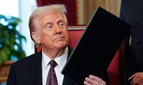 डोनाल्ड ट्रंप ने किसके कहने पर कई देशों पर लगाया भारी भरकम टैरिफ, जानिए भारत पर लगाने की कहानी