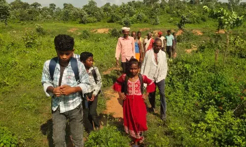 वन क्षेत्र के बीच फंसा करहो गांव, बरसात में आवागमन की चुनौती वन क्षेत्र के बीच फंसा करहो गांव, बरसात में आवागमन की चुनौती