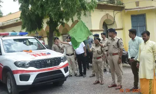 पुलिस अधीक्षक ने डायल ११२ सेवा वाहन को हरी झण्डी दिखाकर किया रवाना पुलिस अधीक्षक ने डायल ११२ सेवा वाहन को हरी झण्डी दिखाकर किया रवाना