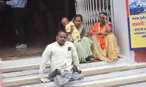 रिटायरमेंट के आठ साल बाद भी पेंशन नहीं मिलने से परेशान पीड़ित ने जनसुनवाई में लगाई गुहार रिटायरमेंट के आठ साल बाद भी पेंशन नहीं मिलने से परेशान पीड़ित ने जनसुनवाई में लगाई गुहार