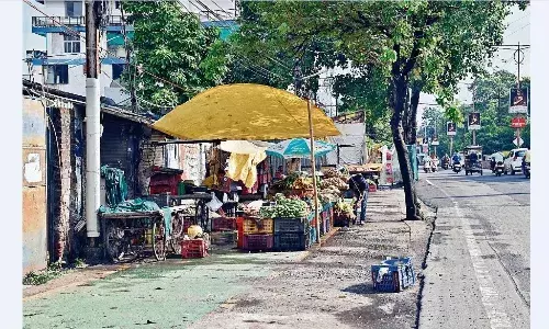 करोड़ों से बने एनएमटी में कहीं सज रहीं दुकानें तो कहीं हो रही पार्किंग करोड़ों से बने एनएमटी में कहीं सज रहीं दुकानें तो कहीं हो रही पार्किंग