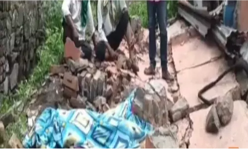 घर की दीवार गिरने से बुज़ुर्ग की मौत, ढालेगांव में दिल दहलाने वाला हादसा