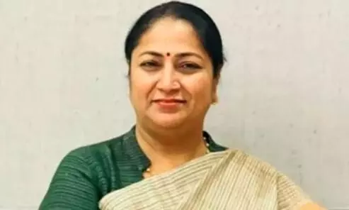 सीएम रेखा गुप्ता के सरकारी आवास के बाहर जन सुनवाई के लिए कतार में खड़े लोग सीएम रेखा गुप्ता के सरकारी आवास के बाहर जन सुनवाई के लिए कतार में खड़े लोग