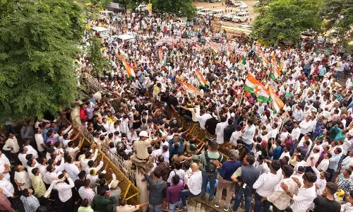 किसानों के मुद्दे पर कांग्रेस आक्रामक, नकुल बोले- जब पर्याप्त यूरिया तो किसान क्यों कतार में, उन पर झूठी एफआईआर क्यों किसानों के मुद्दे पर कांग्रेस आक्रामक, नकुल बोले- जब पर्याप्त यूरिया तो किसान क्यों कतार में, उन पर झूठी एफआईआर क्यों