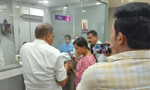 रीवा पुलिस की गोल्ड लोन कंपनी में दबिश, बरामद की ज्वेलरी रीवा पुलिस की गोल्ड लोन कंपनी में दबिश, बरामद की ज्वेलरी