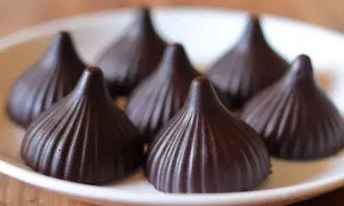 चॉकलेट मोदक खिला कर करें गणपति बप्पा को प्रसन्न, रेसिपी देख लीजिए नहीं तो हो सकती है गड़बड़