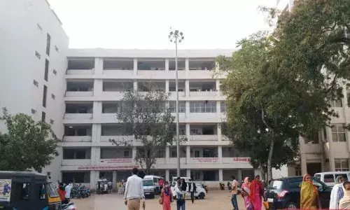 ऑपरेशन थिएटर के बुरे हाल, डॉक्टर्स का कहना ओटी में जरुरी सामग्री नहीं ऑपरेशन थिएटर के बुरे हाल, डॉक्टर्स का कहना ओटी में जरुरी सामग्री नहीं