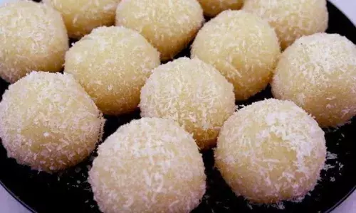 हरियाली तीज पर भोले बाबा को लगाना है भोग, तो घर पर ही बनाएं एकदम स्वादिष्ट और मार्केट जैसा नारियल का लड्डू, यहां देखें रेसिपी