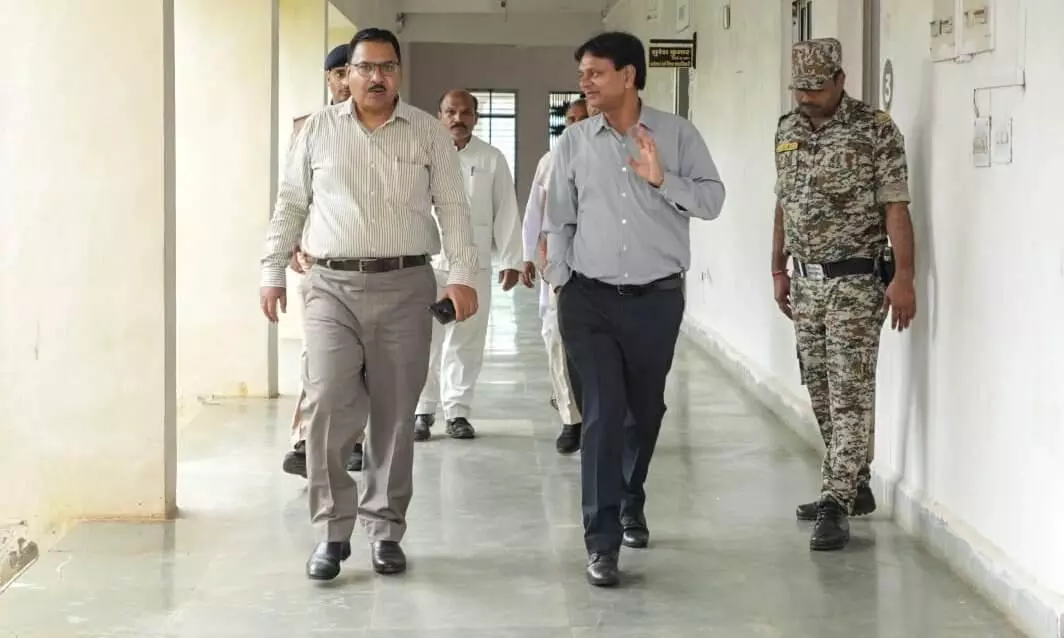 संभागायुक्त ने अजयगढ तहसील कार्यालय का किया निरीक्षण संभागायुक्त ने अजयगढ तहसील कार्यालय का किया निरीक्षण
