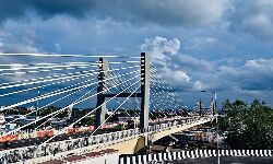 फ्लाईओवर में तीन बो स्टिंग ब्रिज भी शामिल फ्लाईओवर में तीन बो स्टिंग ब्रिज भी शामिल