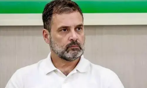 कांग्रेस सांसद राहुल गांधी ने कटिहार में मखाना किसानों से खेतों में की मुलाकात