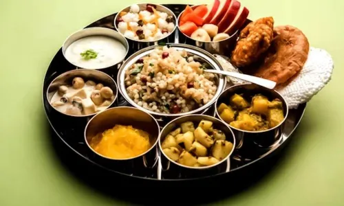 हरियाली तीज पर रखा है निर्जला व्रत, तो एक दिन पहले से ही इसकी तैयारी कर दें शुरू, इन खास चीजों को खाएं और पिएं, लगेगी कम भूख और प्यास हरियाली तीज पर रखा है निर्जला व्रत, तो एक दिन पहले से ही इसकी तैयारी कर दें शुरू, इन खास चीजों को खाएं और पिएं, लगेगी कम भूख और प्यास