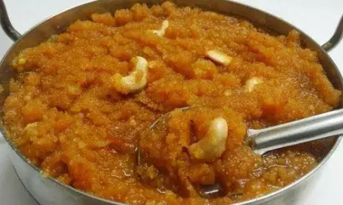 घी से लथपथ- ड्राई फ्रूट्स से भरपूर, गणपति बप्पा के लिए बनाएं स्वादिष्ट मूंगदाल का हलवा, देख लें परफेक्ट रेसिपी