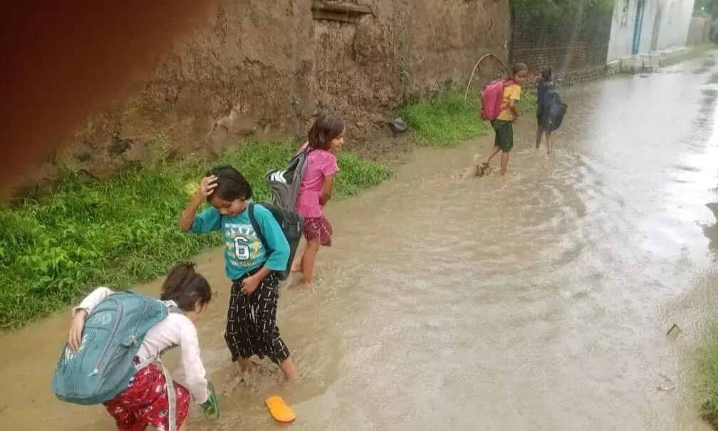 ग्राम पंचायत ककरहटा में बदहाल सफाई व्यवस्था, गंदे पानी की निकासी न होने से लोग परेशान ग्राम पंचायत ककरहटा में बदहाल सफाई व्यवस्था, गंदे पानी की निकासी न होने से लोग परेशान
