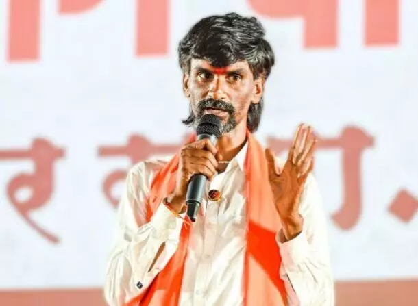 जरांगे बोले - मुंबई आएंगे और आरक्षण लेकर ही लौटेंगे, बैठक में सरकार को चेतावनी जरांगे बोले - मुंबई आएंगे और आरक्षण लेकर ही लौटेंगे, बैठक में सरकार को चेतावनी