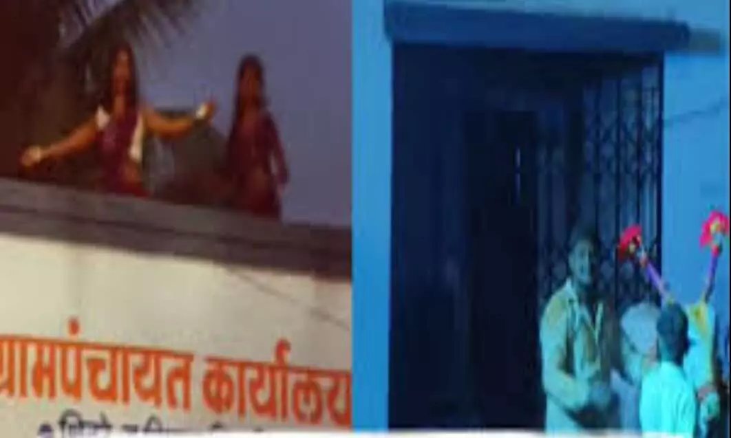 ग्राम पंचायत कार्यालय में डीजे की धुन पर नर्तकियों का डांस -वीडियो हुआ वायरल ग्राम पंचायत कार्यालय में डीजे की धुन पर नर्तकियों का डांस -वीडियो हुआ वायरल