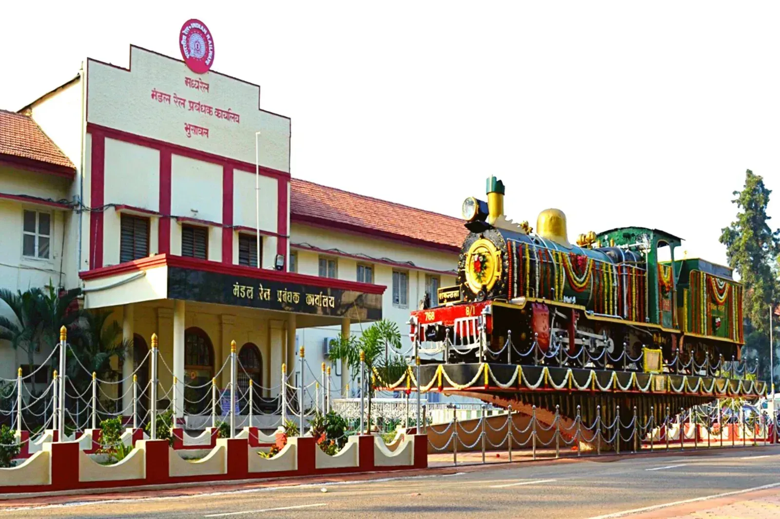 मंडल रेल प्रबंधक ने किया भुसावल यार्ड एवं वरनगांव स्टेशन का निरीक्षण