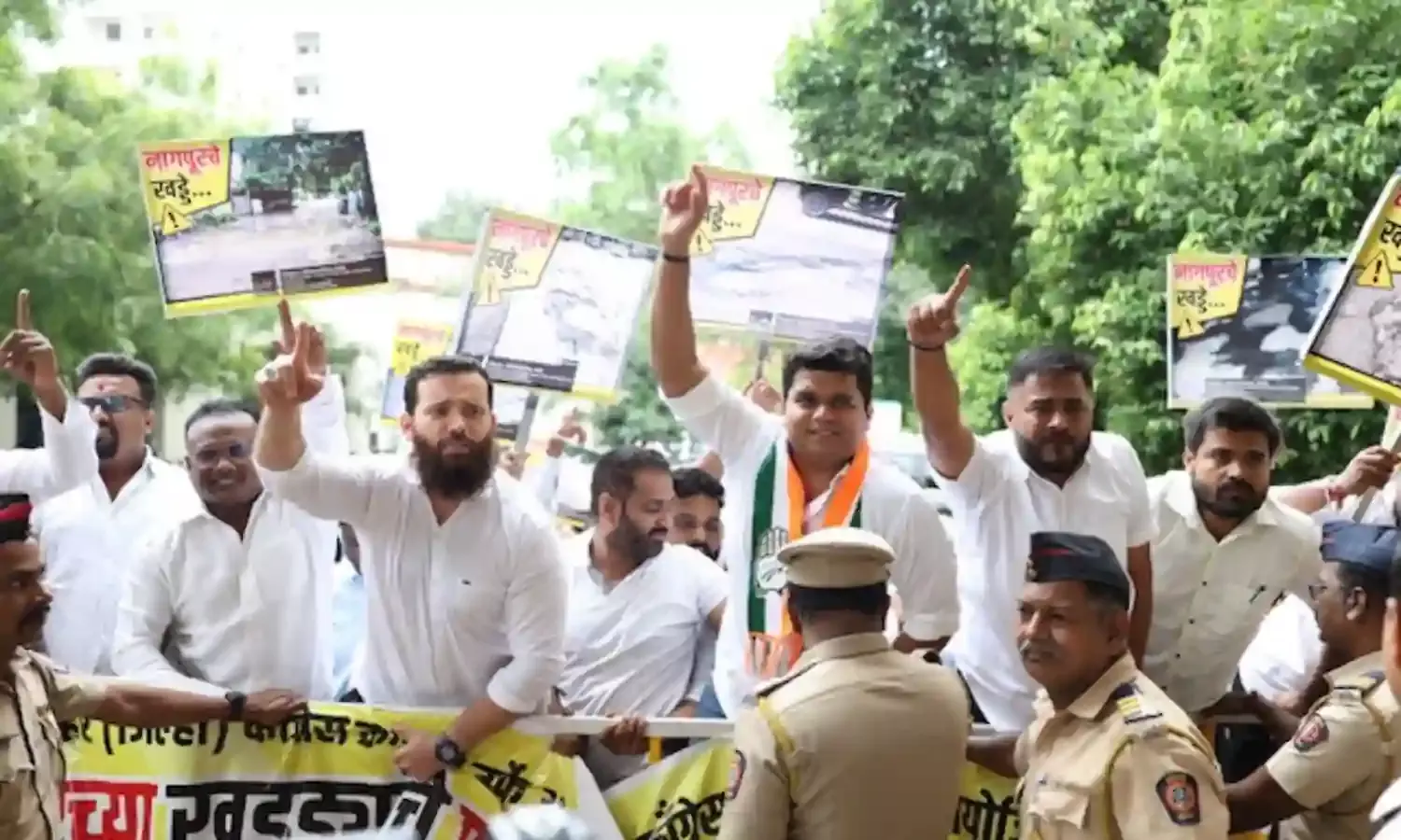 गड्ढों को पाटने 8 दिनों का अल्टिमेटम, मनपा मुख्यालय में जीपीएस लोकेशन के साथ प्रदर्शनी