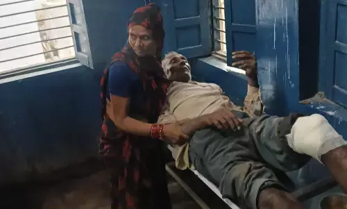 जेसीबी चालक ने बाइक को मारी टक्कर, तीन घायल, अमानगंज-सिमरिया सडक मार्ग की घटना