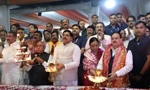 केंद्रीय मंत्री नड्डा और मुख्यमंत्री डॉ. यादव मां नर्मदा की महाआरती में हुए शामिल केंद्रीय मंत्री नड्डा और मुख्यमंत्री डॉ. यादव मां नर्मदा की महाआरती में हुए शामिल