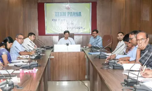 राजस्व प्रकरण लंबित होने पर कलेक्टर ने जताई नाराजगी, टीएल बैठक में अधिकारियों को किया निर्देशित राजस्व प्रकरण लंबित होने पर कलेक्टर ने जताई नाराजगी, टीएल बैठक में अधिकारियों को किया निर्देशित