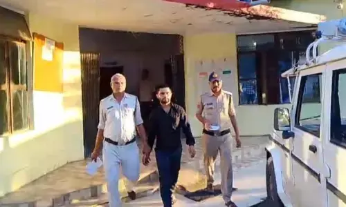 चलती बस में रिश्ते की साली से दुष्कर्म का आरोपी गिरफ्तार, भेजा गया जेल चलती बस में रिश्ते की साली से दुष्कर्म का आरोपी गिरफ्तार, भेजा गया जेल