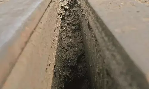 नागपुर के रामझूला में फिर से दरार , पेस्ट और रबर भी निकले नागपुर के रामझूला में फिर से दरार , पेस्ट और रबर भी निकले