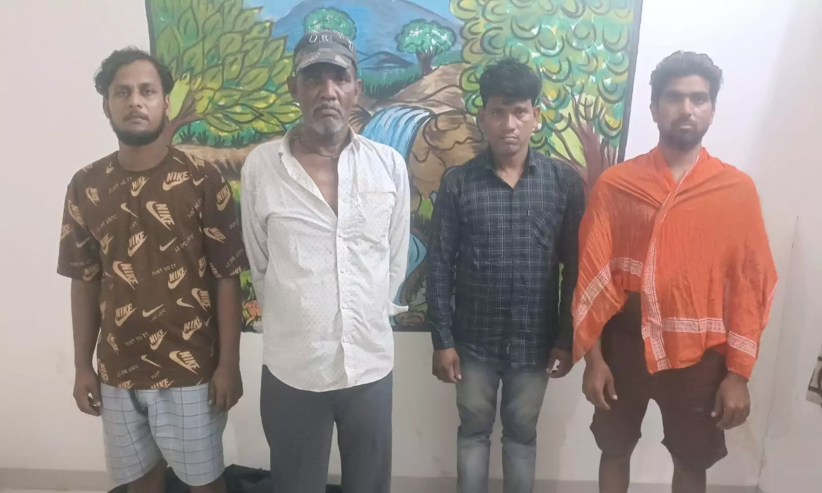 अंतर्राज्यीय पशु तस्कर गिरोह का पर्दाफाश, 4 गिरफ्तार अंतर्राज्यीय पशु तस्कर गिरोह का पर्दाफाश, 4 गिरफ्तार