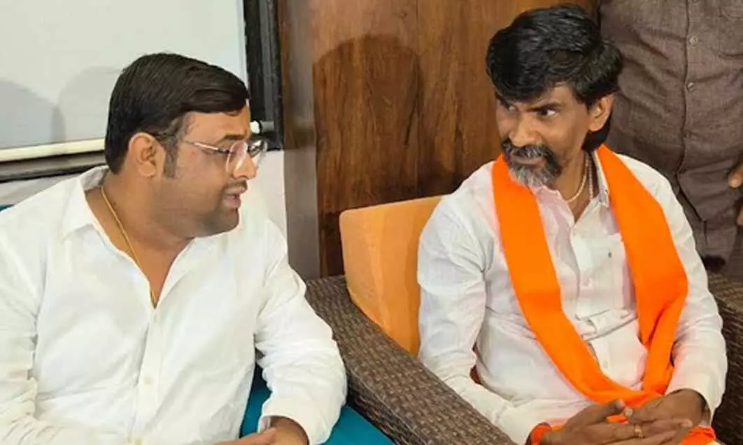 हाईकोर्ट ने आजाद मैदान पर अनशन की अनुमति नकारी, फिर भी मुंबई कूच पर अडिग है जरांगे हाईकोर्ट ने आजाद मैदान पर अनशन की अनुमति नकारी, फिर भी मुंबई कूच पर अडिग है जरांगे