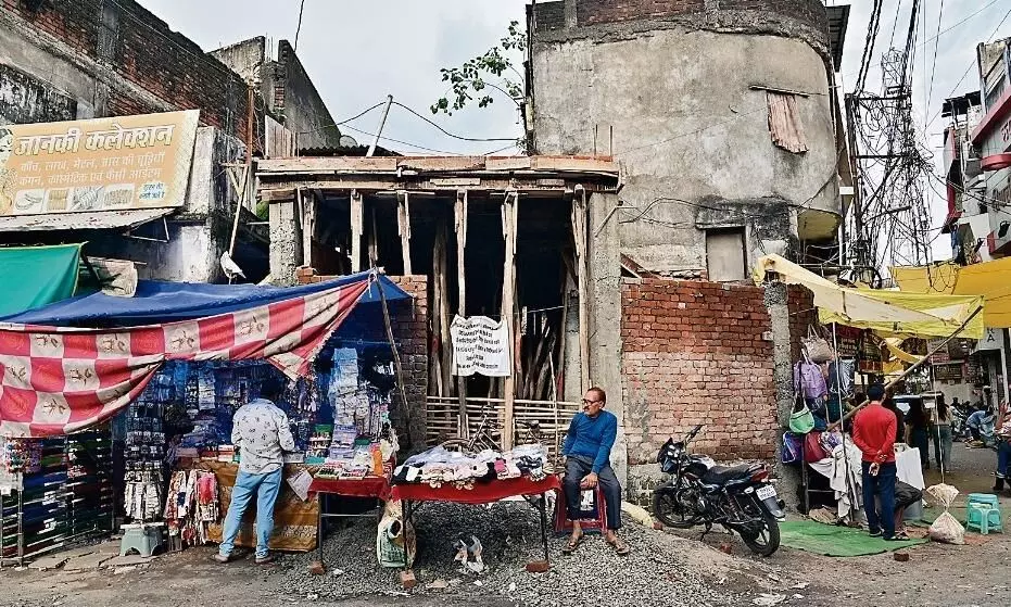 गंजीपुरा में आठ महीने बाद भी नहीं बन पाया महिला प्रसाधन गंजीपुरा में आठ महीने बाद भी नहीं बन पाया महिला प्रसाधन