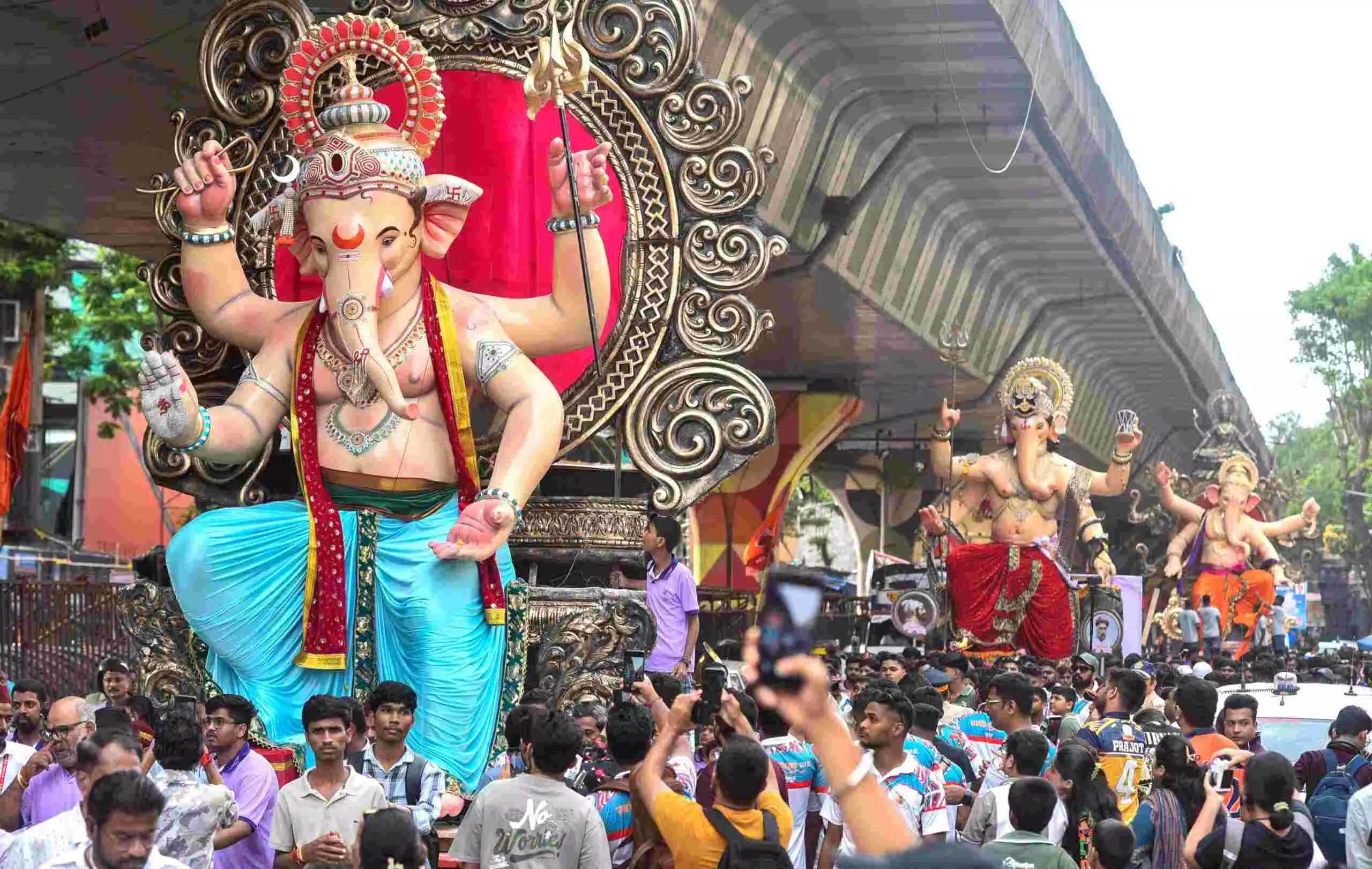 गणपति बप्पा मोरया- मंगलमूर्ति मोरया, घरों और पंडालों में बप्पा का भव्य स्वागत गणपति बप्पा मोरया- मंगलमूर्ति मोरया, घरों और पंडालों में बप्पा का भव्य स्वागत